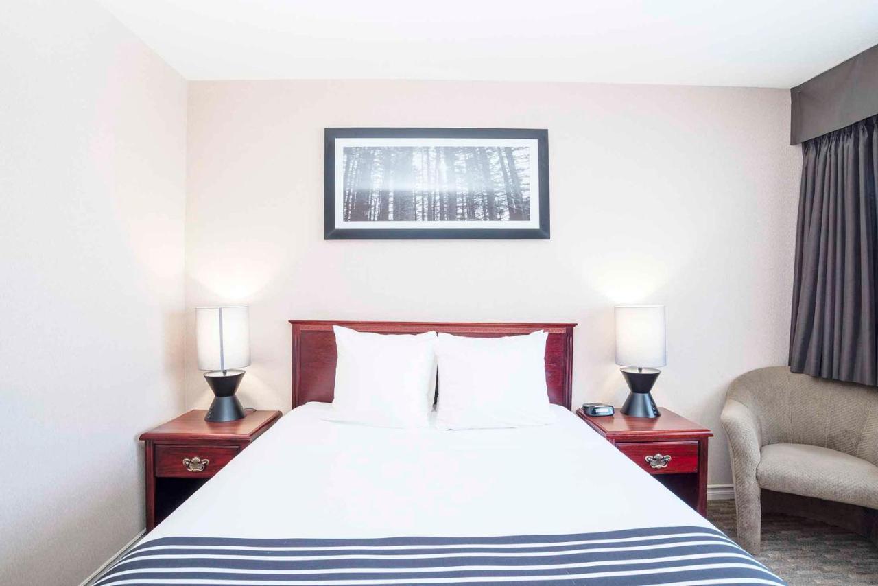 Sandman Inn Smithers Esterno foto