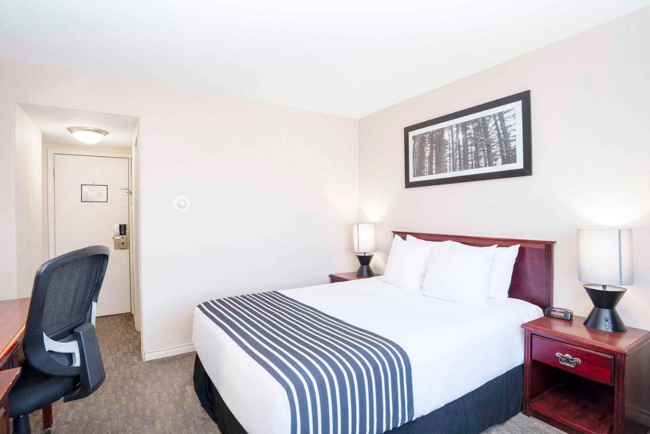 Sandman Inn Smithers Esterno foto